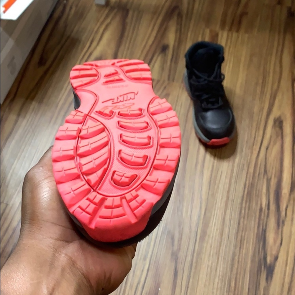 Women Fashion Sneakers - Picture 9 of 9